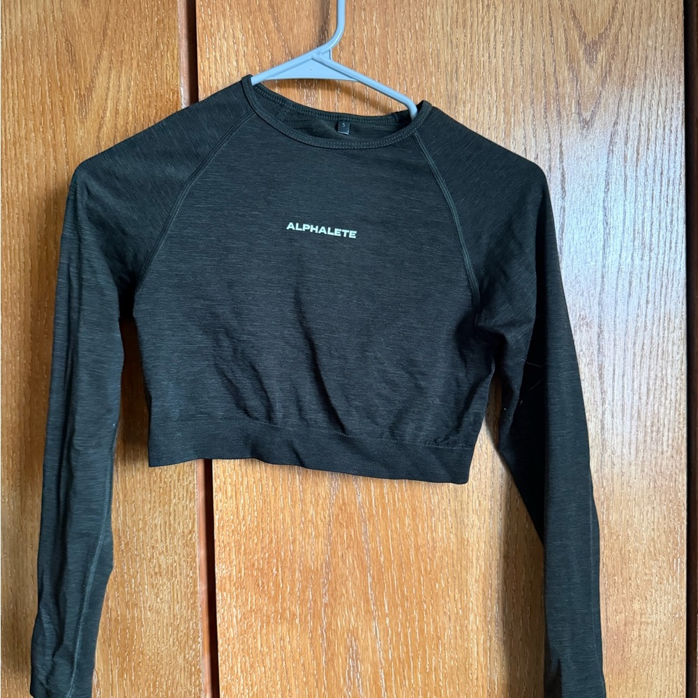 Alphalete Women's Long Sleeve Crop Top